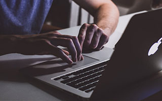 长沙雨花区火辣身材社会反差骚鸡【张雯倩】网聊约炮遇同小区单男 激情爆干骚逼！原创独家流出！